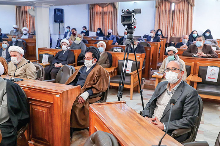 دیروز از کتاب «حماسه امام سجاد (ع)» از منظر رهبر معظم انقلاب به همت دفتر حفظ و نشر آثار رهبری در دانشگاه علوم اسلامی رضوی در صحن هدایت حرم امام رضا (ع) رونمایی شد.
