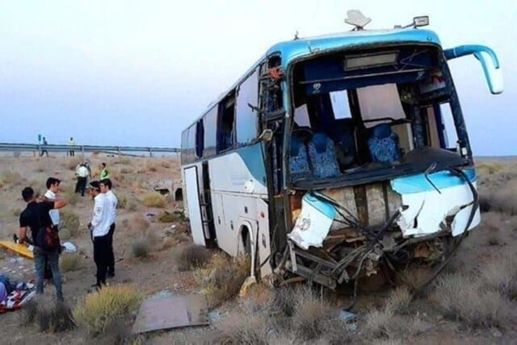 صبح امروز (پنجشنبه ۱۴ اسفند ۹۹) یک دستگاه اتوبوس که از محور کهنوج به رودان در حرکت بود با یک دستگاه کامیون تصادف کرد.
