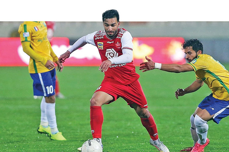 هفته هفدهم لیگ برتر فوتبال ایران عصر امروز شروع می‌شود و پرسپولیس و استقلال به مصاف صنعت نفت و فولاد خواهندرفت.