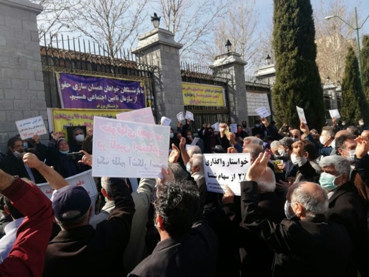 در تجمع روز گذشته (یکشنبه، ۱۷ اسفند ۹۹) بازنشستگان و مستمری‌بگیران تامین اجتماعی «اسماعیل گرامی» بازداشت شد.