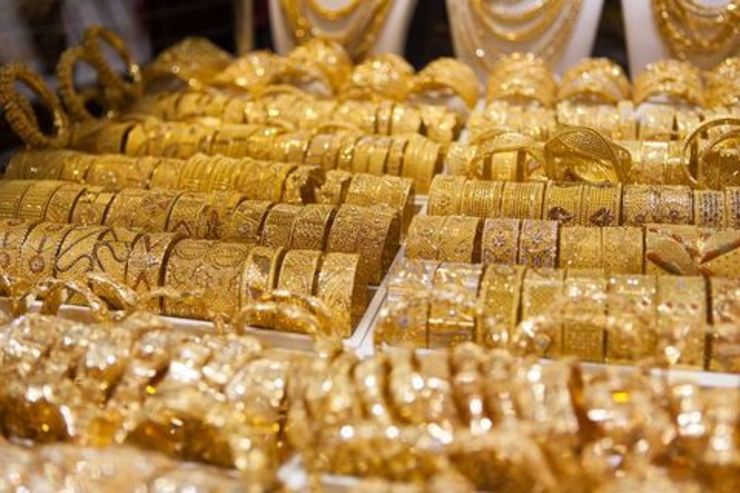آخرین روز کاری سال ۹۸ قیمت هر گرم طلا حدود ۶۰۰ هزار تومان بود، اما در امسال قیمت طلا پس از یک دوره پرنوسان در کانال یک میلیون تا ۱٫۱ میلیون تومان در حال تغییر است.