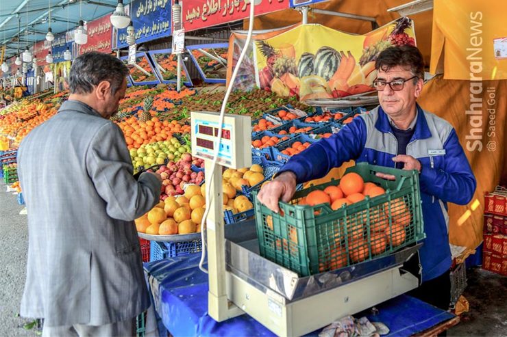 گزارش شهرآرانیوز بیانگر افزایش ۵۰ درصدی قیمت میوه از میدان تا خرده‌فروشی است.
