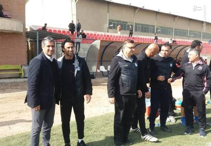 باشگاه استقلال در اقدامی عجیب نصرالله عبدالهی را به عنوان سرپرست و فرزاد مجیدی را به عنوان کمک سرپرست برگزیده است. تا کنون درهیچ باشگاهی پست کمک سرپرست تعریف نشده بود، اما به نظر می‌رسد برای راضی کردن مجیدی‌ها باشگاه استقلال پست جدید ساخته است!