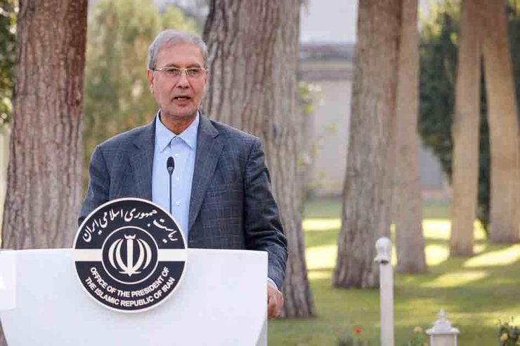 علی ربیعی معتقد است: با گذشت یک ماه از تغییر دولت در آمریکا سرانجام دولت بایدن با مشاهده مقاومت بی‌نظیر مردم ایران در نپذیرفتن زورگویی و تحمل شدیدترین جنگ اقتصادی در آستانه کنار گذاشتن سیاست فشار حداکثری قرار گرفته است.