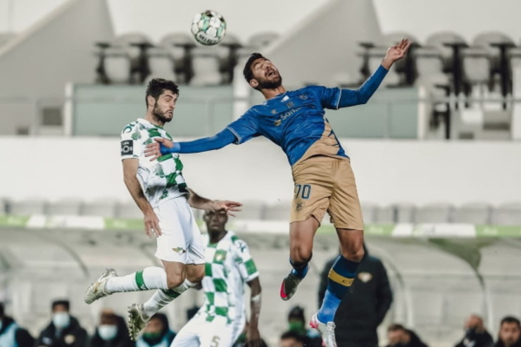 جذب مهاجم سانتاکلارای پرتغال توسط پرسپولیس شاید منتفی شود.