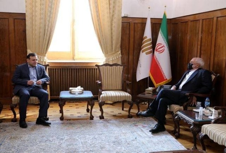 صبح امروز نشستی اضطراری میان روسای ورزش و فوتبال ایران درباره از دست رفتن میزبانی ایران در رقابت‌های انتخابی جام جهانی برگزار شد. محمد جواد ظریف، وزیر امور خارجه نیز نامه‌ای اعتراض آمیز برای اینفانتینو، رئیس فیفا ارسال کرده است.