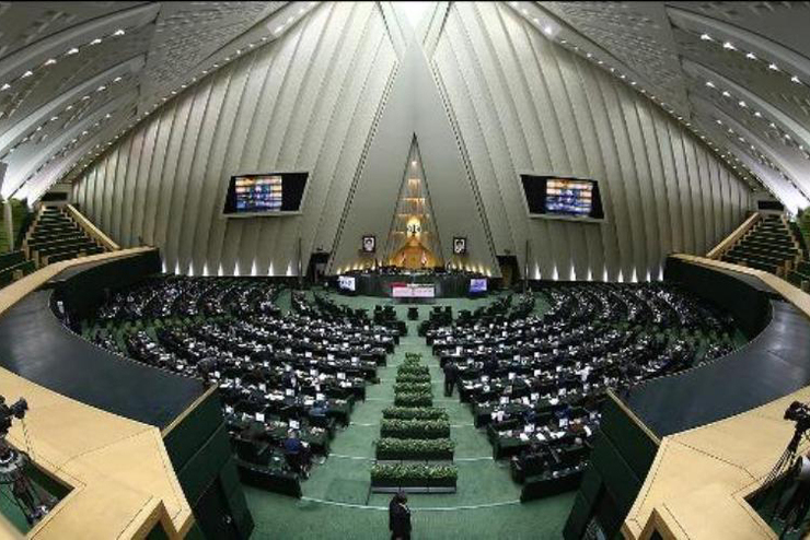 نمایندگان کمیسیون تلفیق مجلس در خصوص اصلاح لایحه بودجه به منظور تامین نظر شورای نگهبان مقرر کردند تا سازمان صداوسیما در راستای حفظ ارزش های ایرانی- اسلامی و نظام خانواده بر تمام مراحل تولید آثار حرفه‌ای در فضای مجازی نظارت کند.