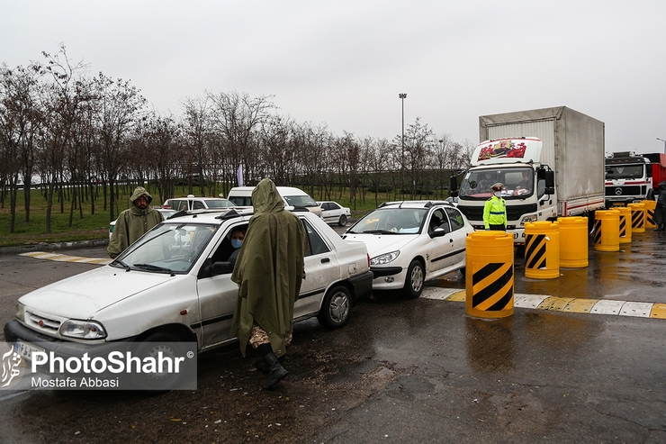 بر اساس آخرین اعلام وزارت بهداشت در تاریخ ۲۵ اسفند ۹۹، ۸ شهرستان در وضعیت قرمز، ۳۱ شهرستان در وضعیت نارنجی، ۲۹۵ شهرستان زرد و ۱۱۳ شهرستان در وضعیت آبی هستند و سفر به شهر‌های قرمز و نارنجی و خروج از این شهر‌ها ممنوع است.