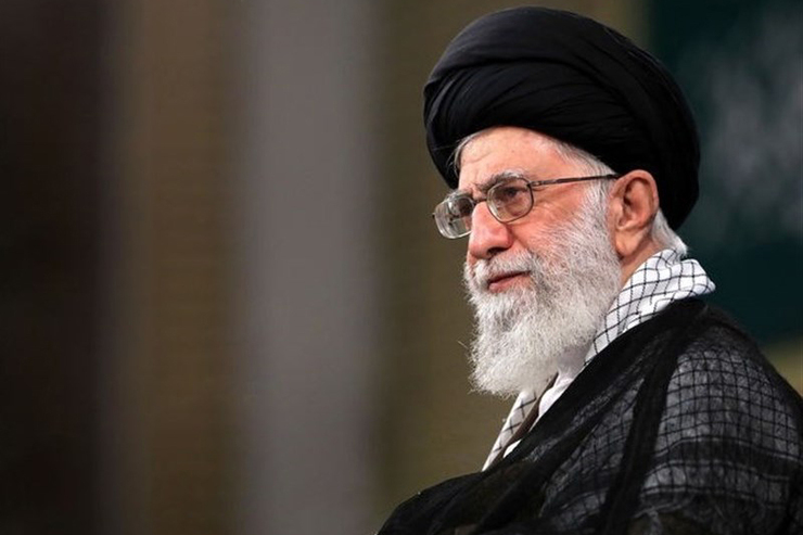  فرمانده کل قوا به مناسبت میلاد امام حسین علیه‌السلام و روز پاسدار، در پیامی خطاب به فرمانده کل سپاه گفتند: سپاه با قدرت به فعالیت‌های شایسته خود ادامه دهد.
