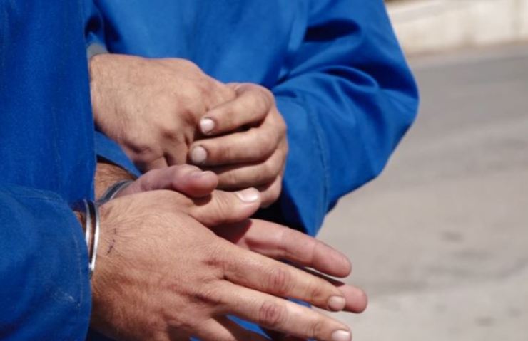 اعضای یک باند مخوف سرقت های سریالی از مسافران شهری، درحالی با تلاش کارآگاهان پلیس آگاهی خراسان رضوی دستگیر شدند که با تعارف آب میوه های سمی به مسافران، آنان را تا یک قدمی مرگ برده بودند.