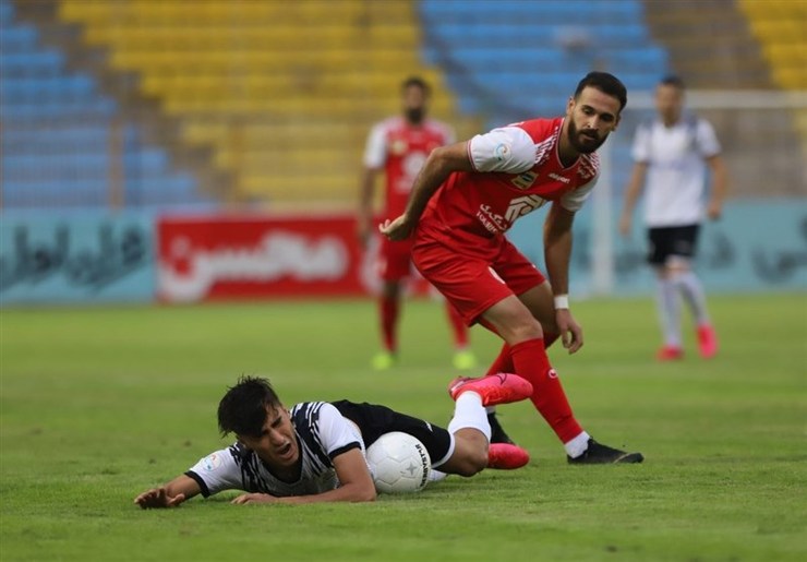 تیم فوتبال پرسپولیس موفق شد با نتیجه ۲ بر ۱ نفت مسجدسلیمان را شکست دهد و با برد سال ۱۳۹۹ را به پایان برساند.