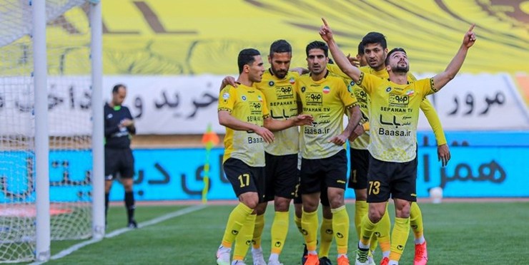 در پایان هفته هجدهم لیگ برتر، سپاهان موفق شد با برتری مقابل تراکتور، پرسپولیس را پشت سر بگذارد و به صدر جدول فوتبال ایران تکیه بزند.