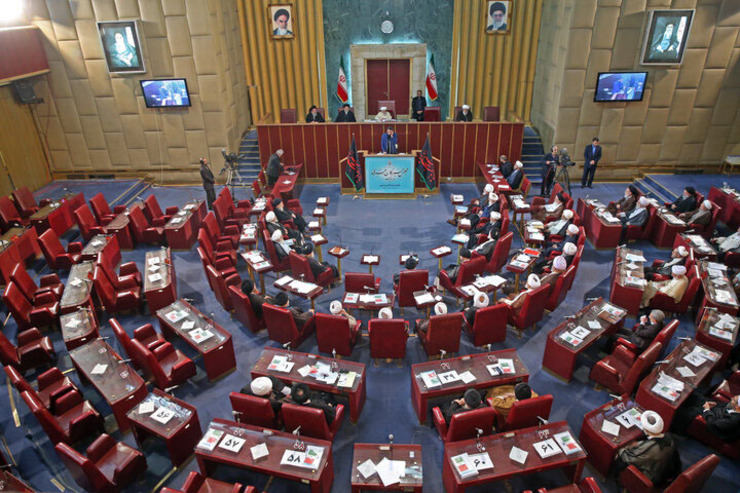 نمایندگان مجلس خبرگان رهبری در بیانیه پایانی هشتمین اجلاس رسمی این مجلس تاکید کرد: بازگشت یا عدم بازگشت آمریکا به برجام، اثری در مقاومت ملت شریف ایران ندارد و بازگشت آنان به برجام بدون رفعِ عملیِ تحریم‌ها، نه تنها نفعی ندارد، بلکه مضر هم هست.