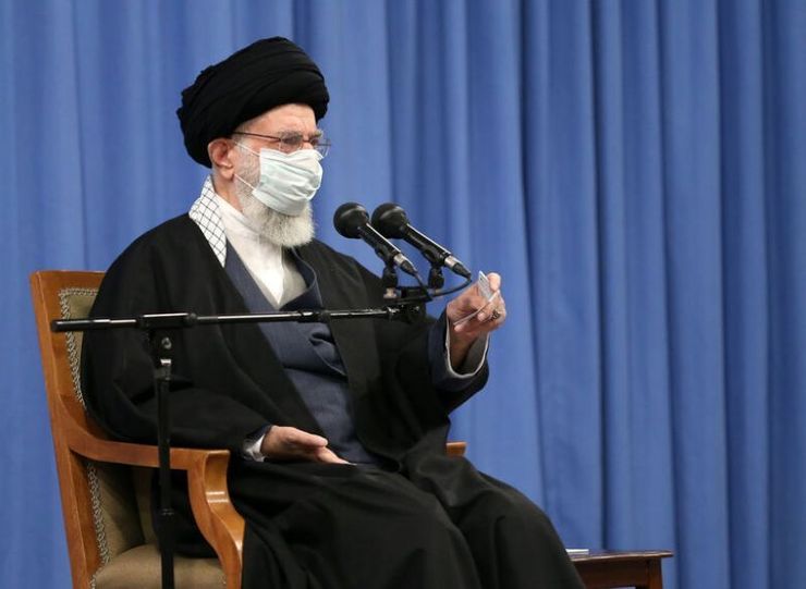 رهبر معظم انقلاب درباره اختلاف نظر بین مجلس و دولت درباره اجرای قانون اقدام راهبردی برای لغو تحریم‌ها فرمودند: مجلس و دولت اختلاف‌ نظر امروزشان را حل کنند که نشان‌دهنده دوصدایی نباشد.