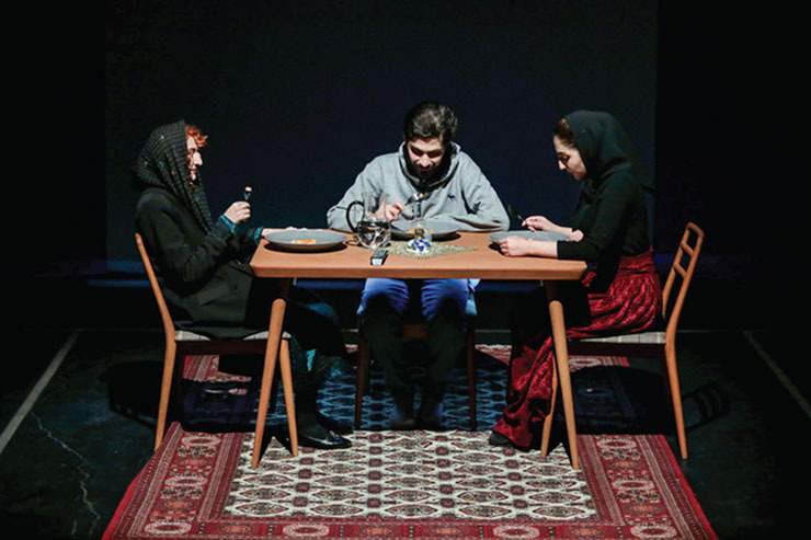 نمایش «مرضیه جان» به کارگردانی مسعود قربانی، یگانه تئاتری است که بعد از تعطیلی کم سابقه سالن‌های تئاتر در کشور، با رعایت شیوه نامه‌های بهداشتی از دوازدهم بهمن امسال روی صحنه است. آخرین روز اجرای این نمایش، پایان همین هفته در پردیس تئاتر مستقل خواهد بود.