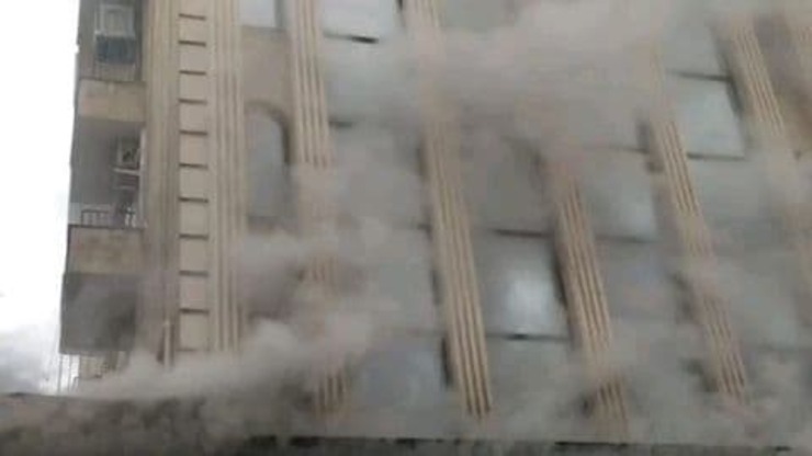 ساعاتی پیش مجتمع تجاری آرین در بلوار سجاد مشهد طعمه حریق شد. تاکنون از خسارات این آتش سوزی گزارشی در دست نیست.