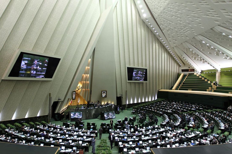 نمایندگان مجلس، آستان قدس رضوی، مؤسسات و بنگاه‌های اقتصادی زیرمجموعه نیروهای مسلح و ستاد اجرایی فرمان حضرت امام (ره) را موظف به پرداخت مالیات کردند.