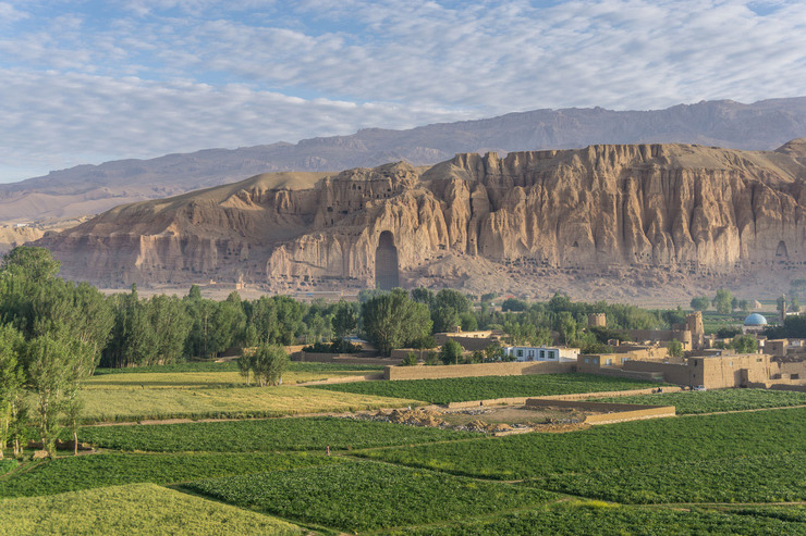 ۲۰ سال قبل در چنین روز‌هایی ملاعمر رهبر طالبان به زیر دستانش دستور داد تا مجسمه‌های بامیان را منفجر کنند. بت‌هایی که سرمایه معنوی افغانستان بودند و می‌توانستند سالانه هزاران گردشگر را به افغانستان بکشاند.