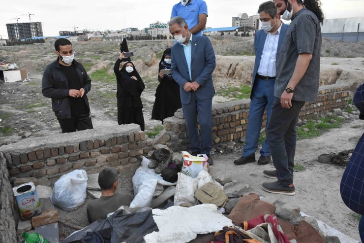 مدیرکل بهزیستی خراسان‌رضوی گفت: ۱۰ هزار معتاد متجاهر در حاشیه شهر مشهد داریم که آمار بسیار زیادی است.