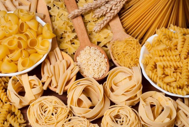 رئیس خانه صنعت، معدن و تجارت خراسان‌رضوی در واکنش به شایعه گران شدن ماکارونی، گفت: هنوز این اتفاق نیفتاده است، اما باتوجه به افزایش قیمت آرد که جزو مواد اولیه ماکارونی است، احتمال گران‌تر شدن قیمت ماکارونی وجود دارد.