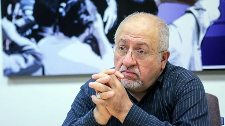 قرار بود با محمدجواد حق‌شناس درباره وضعیت دولت در سال۹۹ گفت‌وگو کنیم، اما دلش چنان از دولت پر بود که بیشتر گفت‌وگو به عملکرد روحانی و کابینه وی گذشت و در خلال صحبت‌هایش به تصمیمات شورای‌عالی سیاست‌گذاری اصلاح‌طلبان در جریان انتخابات ریاست‌جمهوری سال۹۶ اشاره و خاطراتی را بیان کرد که به اقرار خودش برای اولین‌بار است آن‌ها را مطرح می‌کند. حق‌شناس در دولت اصلاحات، مشاور وزیر و مدیرکل سیاسی وزارت کشور و معاون حقوقی، پارلمانی و امور استان‌های وزارت فرهنگ و ارشاد اسلامی، بوده است. او ‌اکنون رئیس کمیسیون فرهنگی‌واجتماعی شورای اسلامی شهر تهران است. مشروح این گپ‌وگفت را در ادامه می‌خوانید.