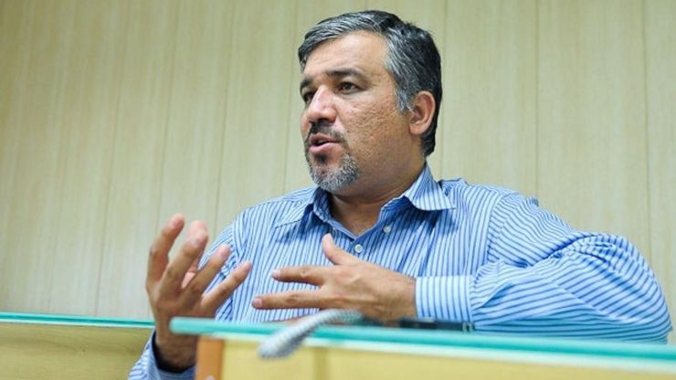 تاجرنیا، فعال سیاسی اصلاح‌طلب، گفت: دولت به لحاظ بنیه اقتصادی توانایی لازم برای پوشش قشرهای ضعیف را ندارد. به نظر می‌آید با توجه به ناتوانی در این حوزه، احتمال اشتباه دیگری وجود داشته باشد. خیلی باید در این امر با وسواس و دقت برخورد شود. به نظر من درست نیست صرف اینکه احساس می‌کنیم این بیماری رو به کاهش است اجازه دهیم بیماری دوباره شکل بگیرد.