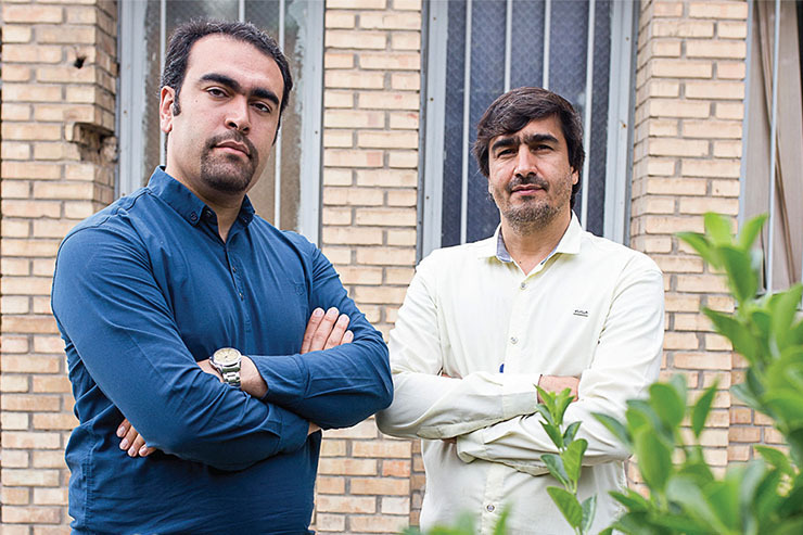 با اینکه تقویم نیمه اردیبهشت‌ماه را نشان می‌دهد، اما بوی پاییز و مهر می‌پیچد وسط کلمه‌ها و حرف‌هایی که بین ما و آموزگاران ردوبدل می‌شود.