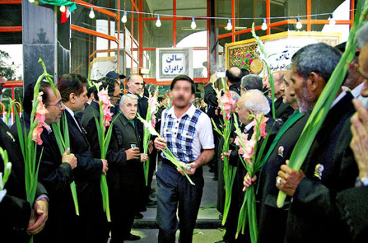 رئیس ستاد دیه خراسان رضوی گفت: در سال گذشته  ۱۲۶۴نفر از زندانیان جرائم غیرعمد از طریق پذیرش اعصار آنان توسط مراجع قضایی و تقسیط بدهی، مشاوره و رضایت شاکیان و پرداخت بلاعوض بدهی از زندان‌های استان آزاد شدند.