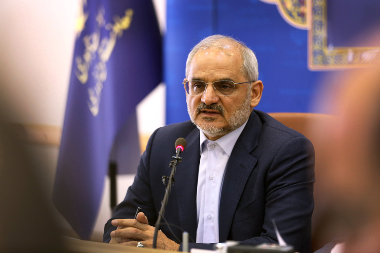 وزیر آموزش‌وپرورش گفت: در امتحانات نهایی پایه دوازدهم قرار است ۸۰درصد سؤالات از محتوای آموزشی حضوری و تدریس شده باشد و ۲۰درصد سؤالات نیز بر اساس آموزش غیرحضوری و به صورت انتخابی طرح شود.