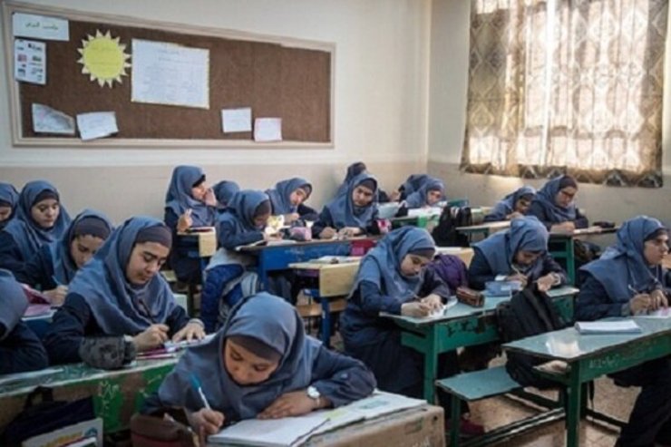 مدیرکل آموزش و پرورش خراسان رضوی گفت: برپایی کلاس حضوری از روز ۲۷ اردیبهشت ماه جاری برای دانش‌آموزان در مدارس شهر‌هایی که وضعیتشان از سوی ستاد ملی مبارزه و مدیریت بیماری کرونا سفید اعلام شده در این استان میسر است.