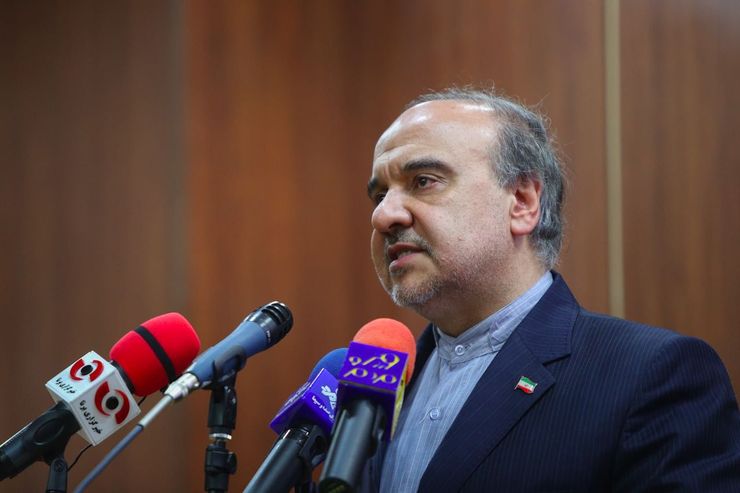 وزیر ورزش و جوانان با بیان اینکه اکنون امکان اعلام زمان آغاز مجدد مسابقات فوتبال وجود ندارد، گفت: دراین‌باره بین روزهای ۲۰ تا ۲٥ اردیبهشت‌ماه تصمیم‌گیری می‌شود.