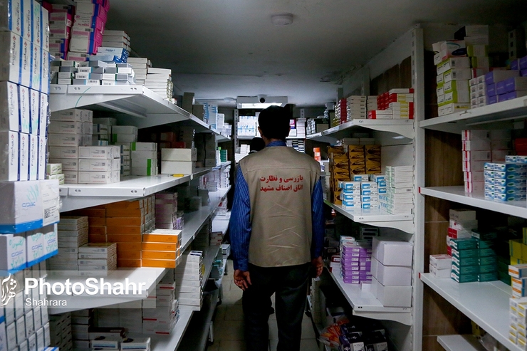 مدیر نظارت بر مواد غذایی، آرایشی و بهداشتی معاونت غذا و دارو دانشگاه علوم پزشکی مشهد گفت: در طی ۹۰ نوبت بازرسی انجام شده ۴۳ هزار لیتر محلول غیرمجاز ضدعفونی‌کننده دست و سطوح باز و بسته کشف و ضبط شد و متخلفان ۴۶ واحد متخلف به دستگاه قضایی معرفی شدند.