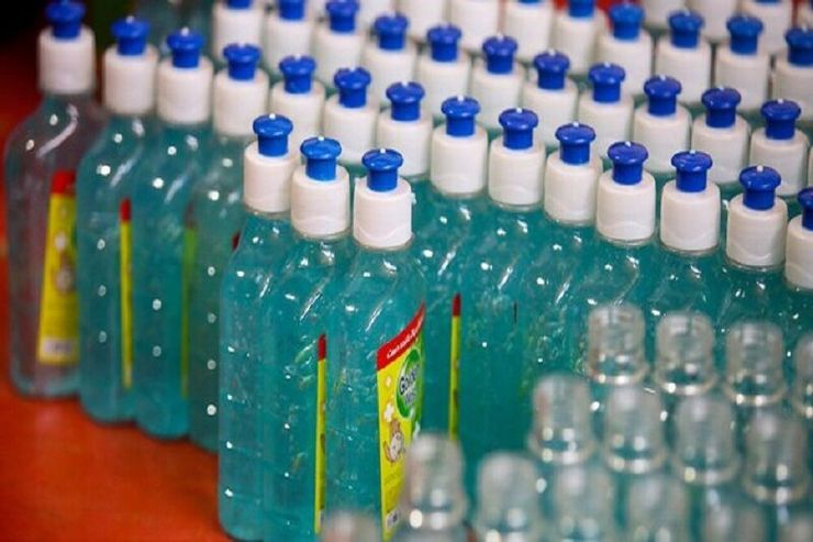 مدیر نظارت بر مواد غذایی، آرایشی و بهداشتی معاونت غذا و دارو دانشگاه علوم پزشکی مشهد از کشف و ضبط ۴۳ هزار لیتر محلول غیرمجاز ضدعفونی‌کننده دست و سطوح در این شهر خبر داد.