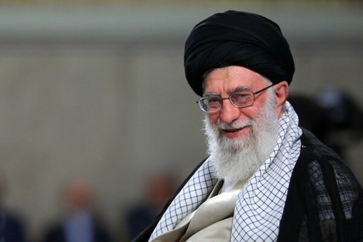 صفحه ریحانه منتسب به دفتر حفظ و نشر آثار مقام معظم رهبری پستی درباره ماجرای کاپشنی که ایشان هنگام کوهنوردی می‌پوشیدند منتشر کرد.