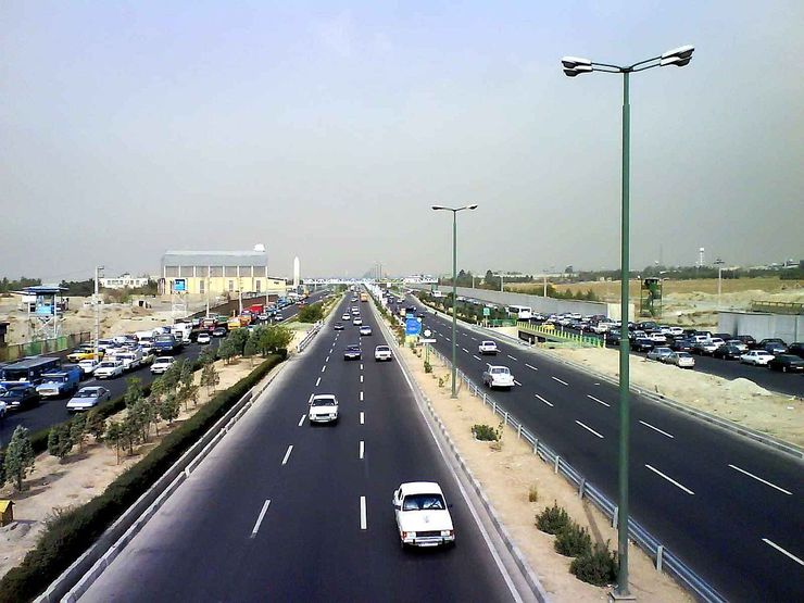 مدیرکل راهداری و حمل‌ونقل جاده‌ای استان تهران گفت: زلزله بامداد جمعه تهران به هیچ یک از محورها آسیب نزده و هم اکنون تردد در همه محورهای استان در جریان است.