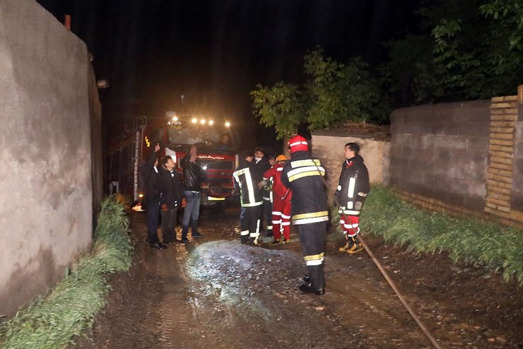 مدیر عامل آتش‌نشانی شهر مشهد از امدادرسانی  به ۱۰ سرنشین دو خودرو سواری گرفتار در سیلاب در روستای شلگرد در حومه مشهد با تلاش آتش‌نشانان و نجاتگران ایستگاه‌های شماره ۹ و ۴۸ آتش‌نشانی این شهر خبر داد.