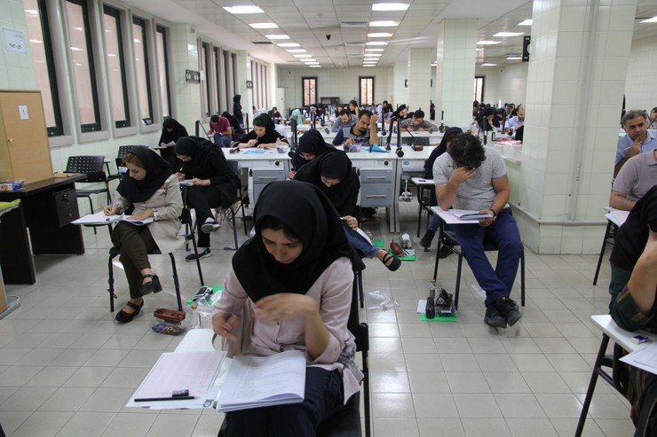 دبیر شورای آموزش دندان‌پزشکی و تخصصی وزارت بهداشت گفت: طی سال‌های اخیر تصمیمی درخصوص قوانین پذیرش داوطلبان زن دوره دستیاری دندان‌پزشکی نداشته‌ایم.