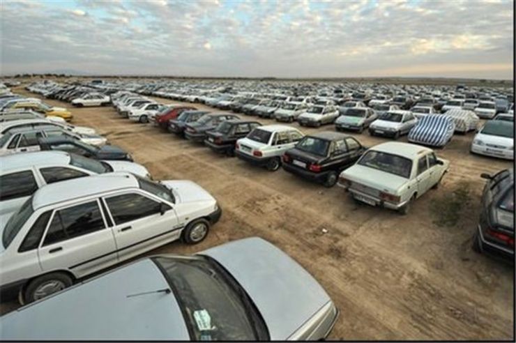 معاون امور صنایع وزارت صنعت، از اعمال محدودیت‌های جدید برای جلوگیری از حضور سوداگران در بازار خبر داد و گفت: پارکینگ‌ها حق پذیرش خودرو بدون پلاک را ندارند.
