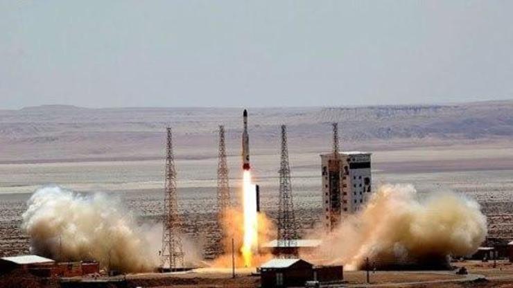 نخستین ماهواره جمهوری اسلامی ایران توسط سپاه پاسداران انقلاب اسلامی با موفقیت در مدار زمین قرار گرفت.