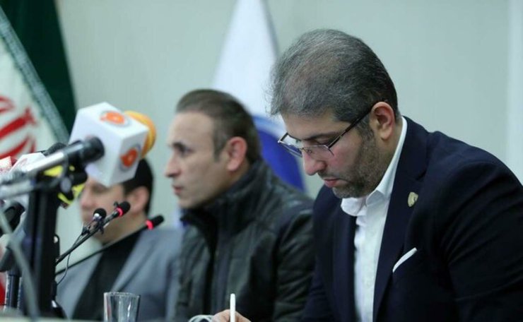 مالک باشگاه شهرخودرو اعلام کرد این باشگاه بابت طلب ۴ میلیارد و ۵۰۰ میلیون تومانی از باشگاه پرسپولیس شکایت کرده است و امکان دارد یک میلیارد هم به این مبلغ بابت ضرر و زیان آن اضافه شود.