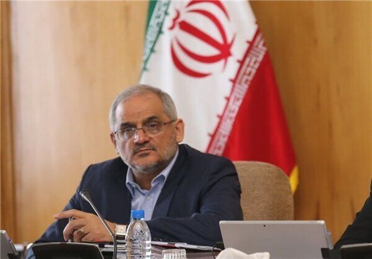 وزیر آموزش و پرورش اعلام کرد: در مناطقی که ابزار استفاده از شبکه شاد وجود ندارد، علاوه بر ارسال بسته‌های آموزشی، معلمان با توجه به طرح فاصله‌گذاری اجتماعی، ‌مشکلات آموزشی و درسی دانش‌آموزان را رفع می‌کنند.