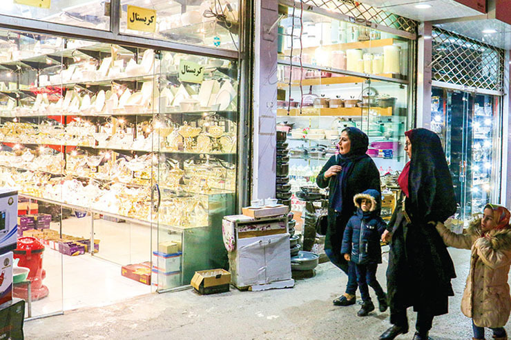 شهرآرا بررسی می‌کند که زوجین با توجه به افزایش وام ازدواج چه انتخاب‌هایی برای خرید وسایل اولیه زندگی پیش رو دارند