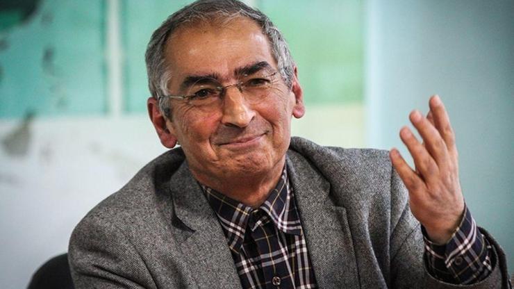 زیباکلام: جدی‌ترین [و] خطرناک‌ترین بحران جمهوری اسلامی ایران، شکاف دولت-ملت است. یعنی دولت برای خودش انتخابات می‌کند، ملت دنبال زندگی خودش است. این شکاف در جمهوری اسلامی ایران به وجود آمده است.