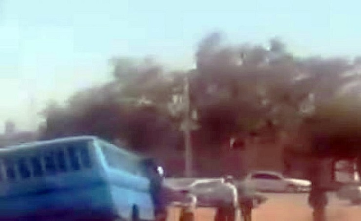 روز گذشته در حمله مسلحانه به مینی‌بوس حامل زندانیان در شهرستان میناب استان هرمزگان، چند تن از زندانیان که جزو اشرار مسلح بودند، موفق به فرار شدند.