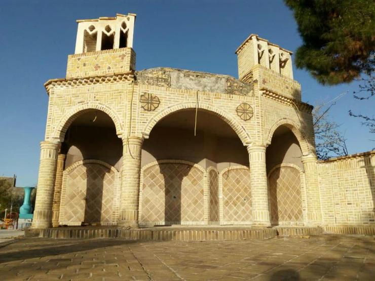 خیران گنابادی بیش ازسه میلیارد و ۴۰۰ میلیون ریال درقالب نذر آب برای ساخت ۱۰ جایگاه برداشت آب در این شهرکمک کردند.