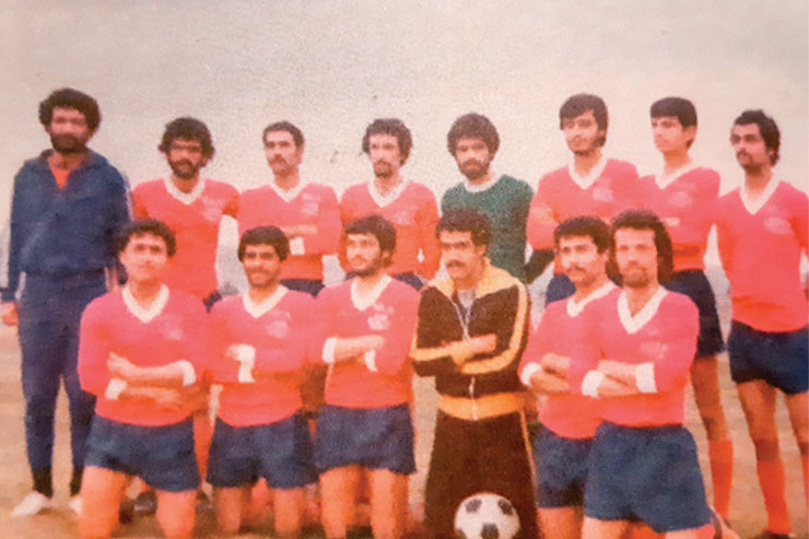 محمد سروی‌ها از بازیکنان تیم اخلاق‌مدار فوتبال دهداری مشهد بود و به‌عنوان هافبک انجام‌وظیفه می‌کرد. او سومین بازیکن تیم دهداری مشهد بود که به شهادت رسید.
