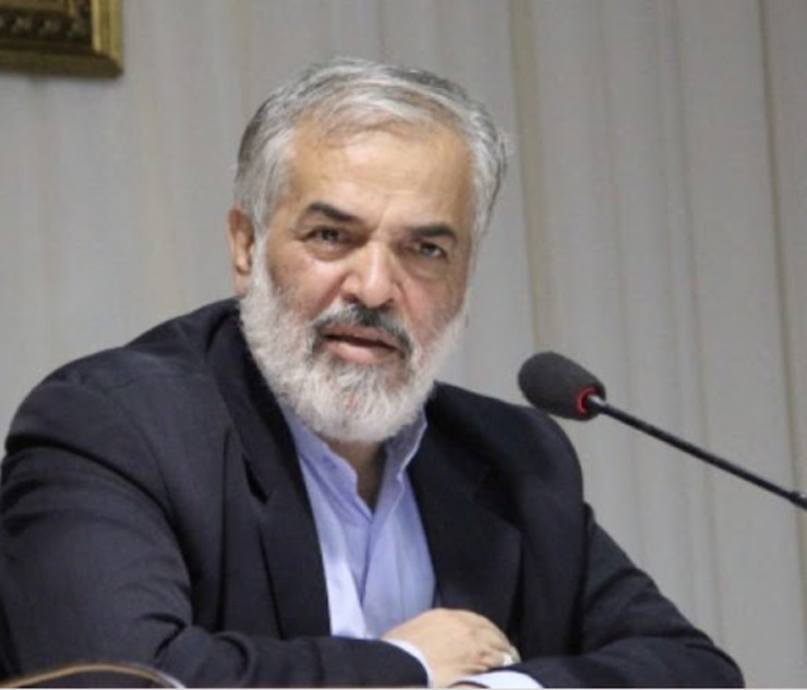 تمام حرکات احمدی نژاد در این مسیر است تا از وضع بد معیشتی مردم استفاده کند و وعده‌هایی به مردم دهد که یک موج ایجاد کند.