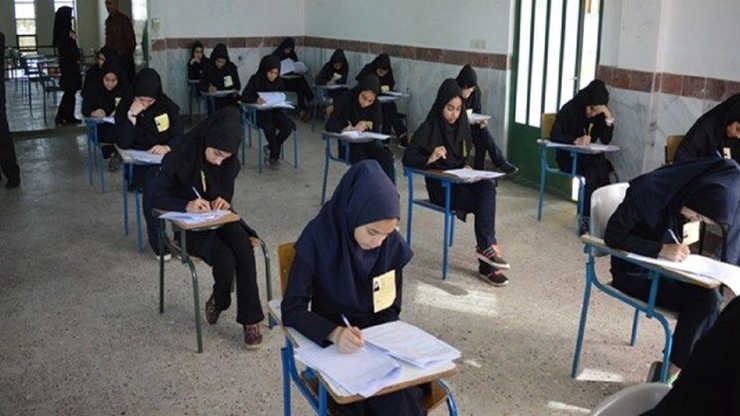 برگزاری امتحانات حضوری در شرایط کرونایی باید با رعایت پروتکل‌های بهداشتی انجام شود.
