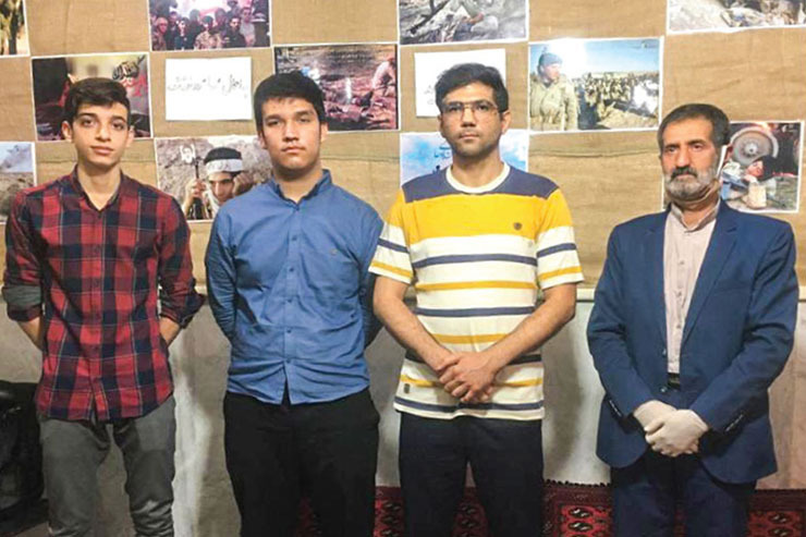 قرارگاهشان اتاقی کوچک است در زیرزمین مسجد امام رضا (ع) واقع در محله کارمندان...
