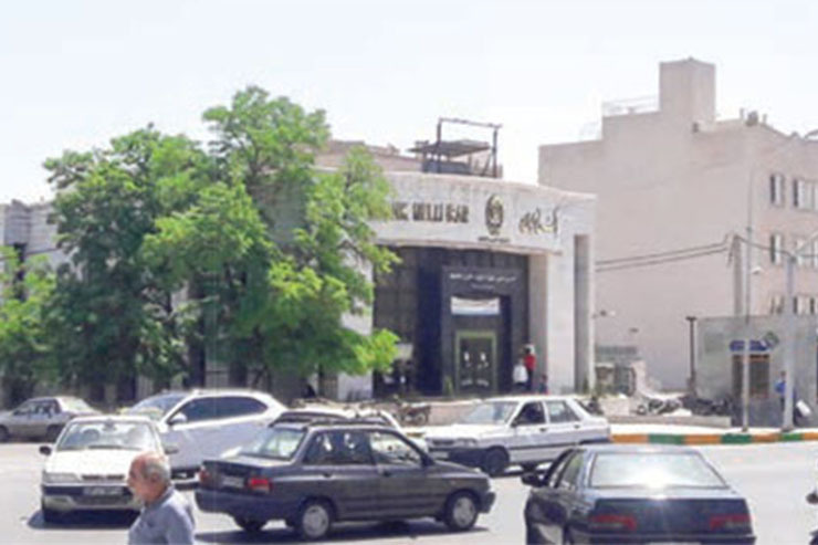 مردم درخواست دارند سرعت‌گیر در عرض خیابان فداییان اسلام و شهید عرفانی نصب شود.